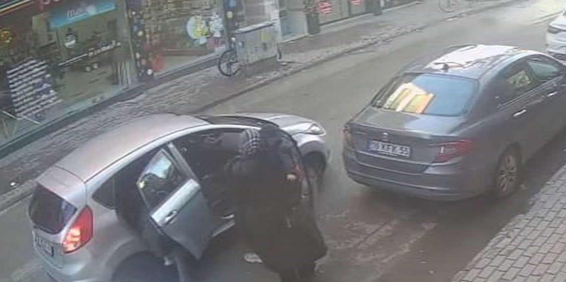 Otomobildeki çocuklar arkadan minibüsün çarpmasıyla şoku yaşadı