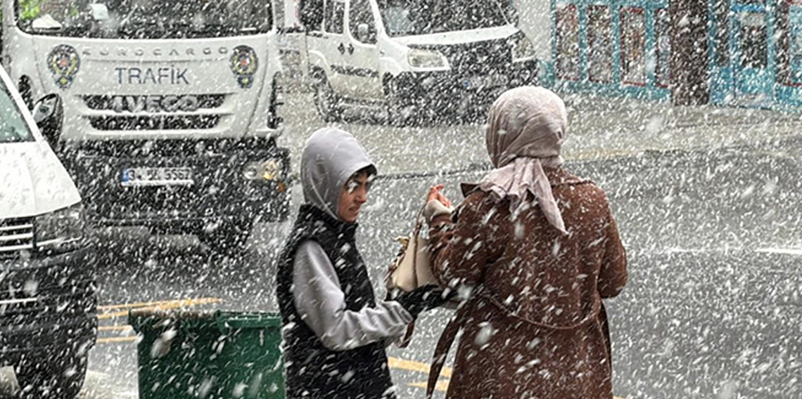 İstanbul'un 5 ilçesinde kar nedeniyle eğitime 1 gün ara verildi