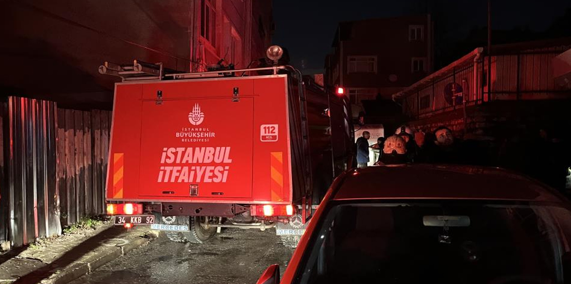 Fatih’te 5 katlı binada yangın: 6 kişi dumandan etkilendi