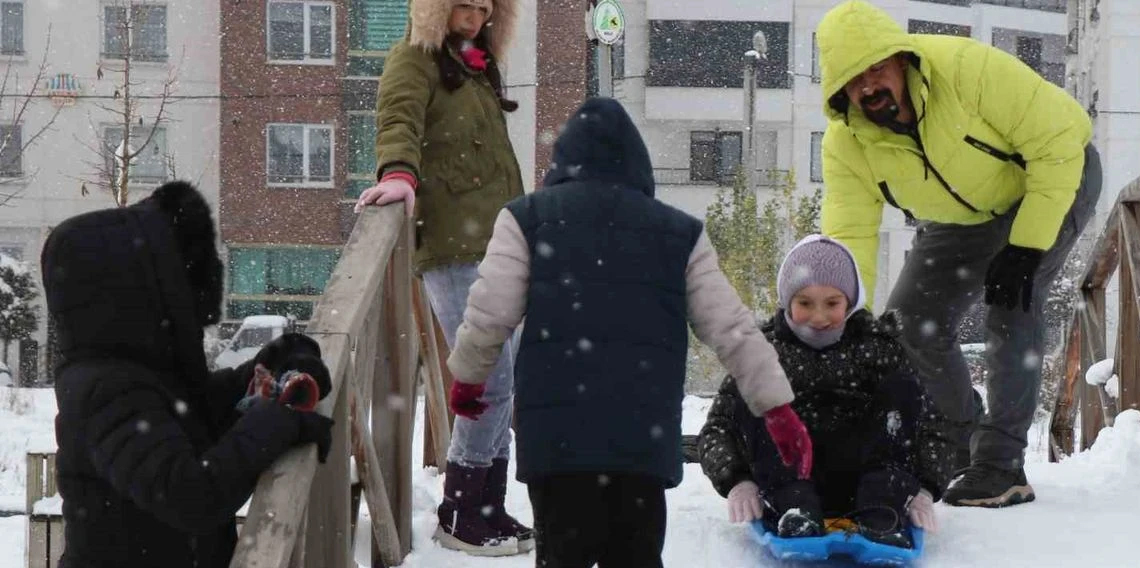 Rize il geneline eğitime 1 gün kar tatili