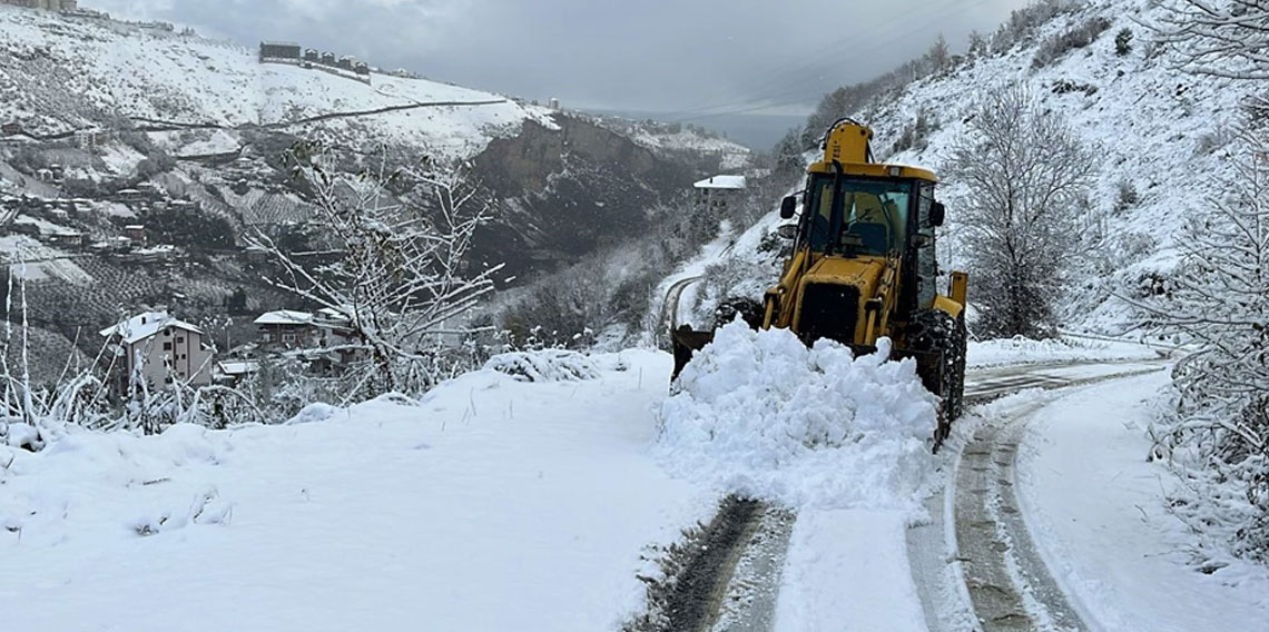 Karadeniz'de 1327 yerleşim yerine ulaşım sağlanamıyor!