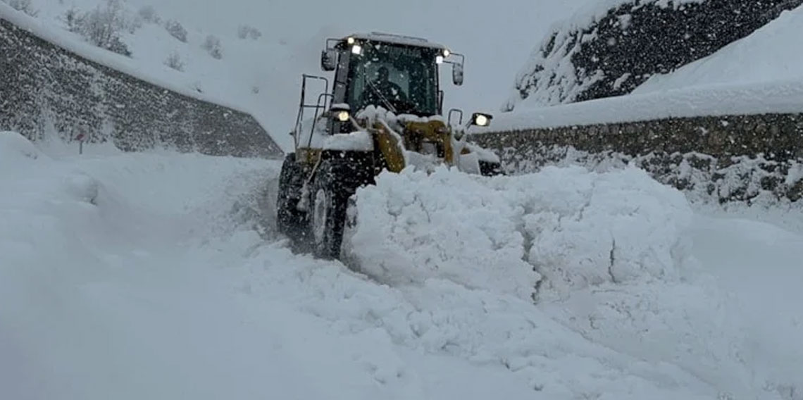 Doğuda kar esareti: 6 ilde 1995 yerleşim yerine ulaşım sağlanamıyor