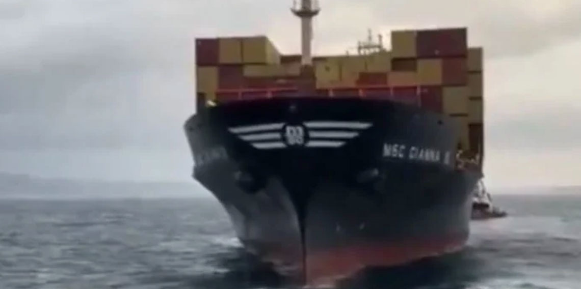 Çanakkale Boğazı’nda konteyner gemisi makine arızası yaptı