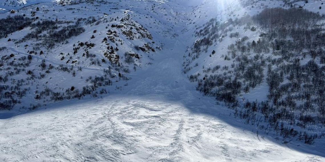 Van-Çatak yolu çığ düşmeleri nedeniyle 4 gündür ulaşıma kapalı