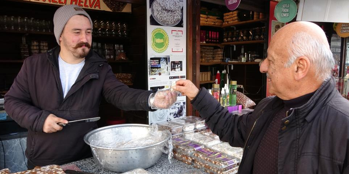 Bu helva kışın üşütmüyor: Yapımı 3 gün sürüyor