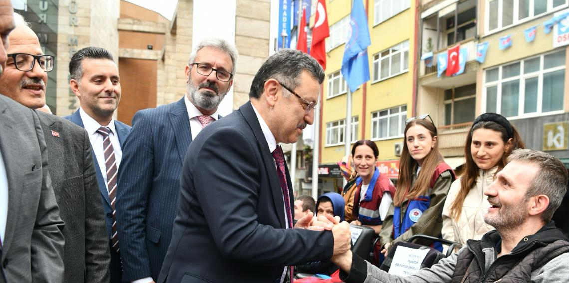 Ahmet Metin Genç; Trabzon'da On binlerce insana dokunduk