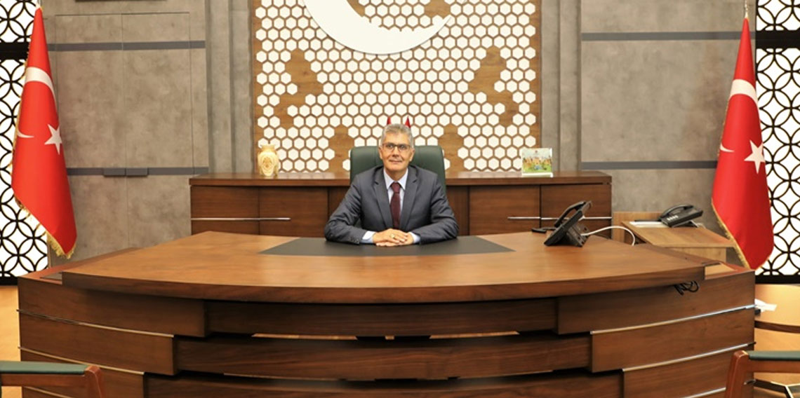 Cahit ÇELİK kimdir?