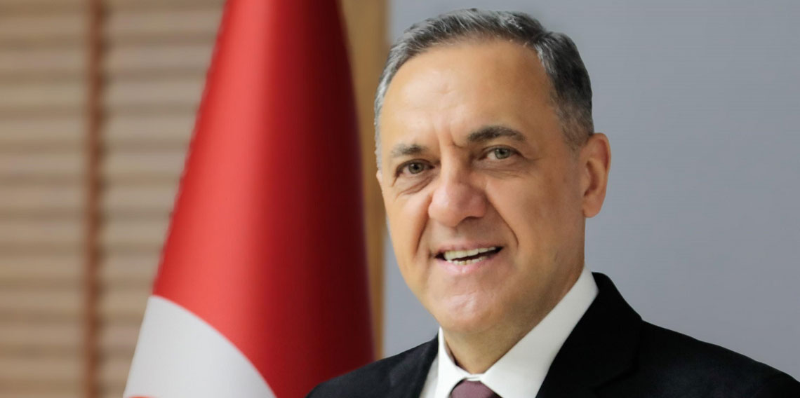 Ahmet Hamdi Usta kimdir?