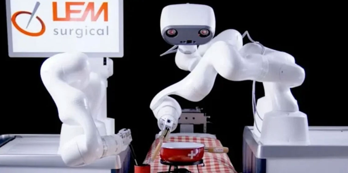 Dünyanın ilk insansı cerrahi robotu CES 2026'da tanıtıldı