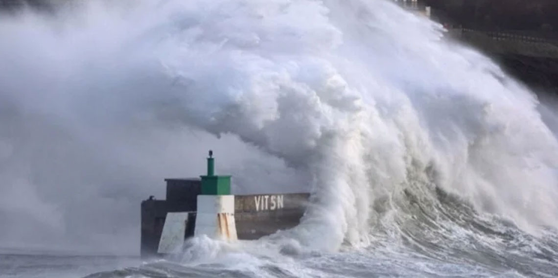 Goretti Fırtınası Fransa ve İngiltere'de hayatı felç etti