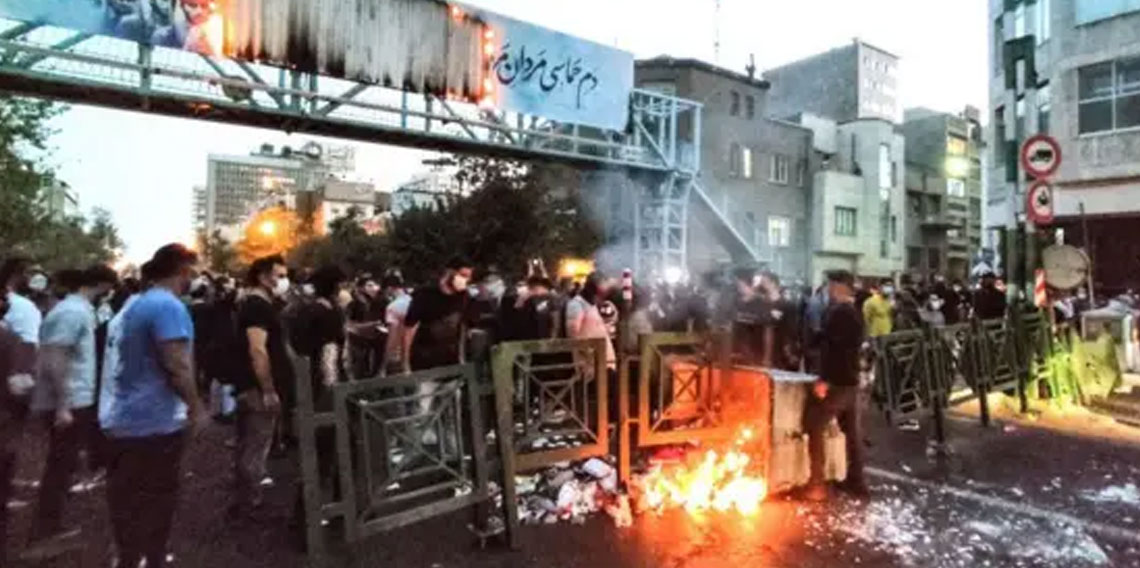 İran'daki protestolarda bir savcı yakılarak öldürüldü