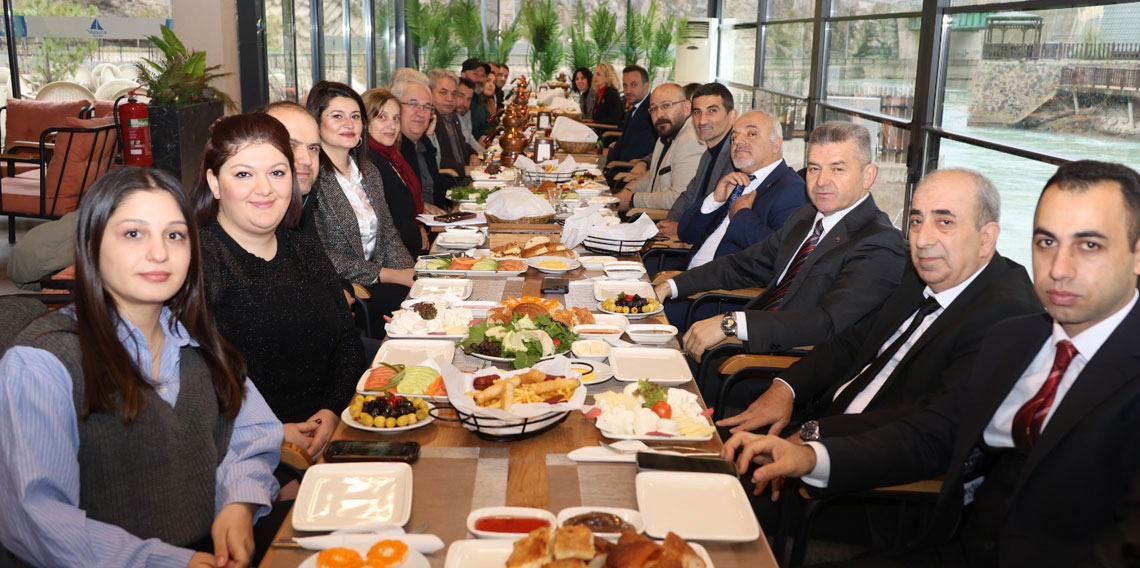 Artvin Valisi Turan Ergün gazetecilerle bir araya geldi 