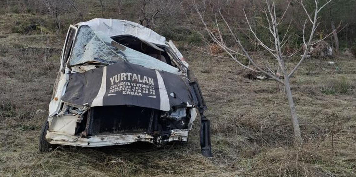 Tokat'ta minibüs hurda yığınına döndü: 1 yaralı