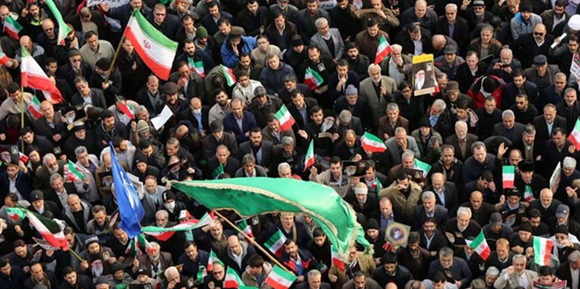 Mollalar da sokağa indi! İran'da kaos sürüyor...