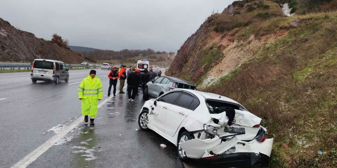 İstanbul-İzmir Otoyolu’nda zincirleme kaza: 1 ölü, 10 yaralı