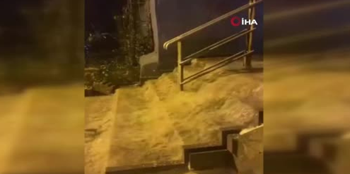 Üsküdar'da sağanak yağış etkili oldu