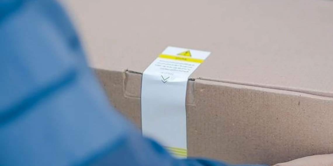 Siteye bırakılan kargo paketi patladı! 3 kişi yaralandı