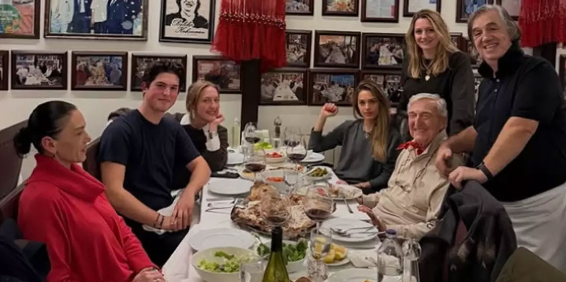 Rahmi Koç'un torunlarıyla gittiği balıkçının fiyatları dudak uçuklattı