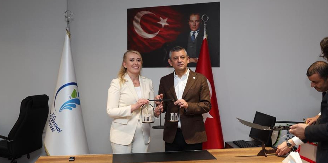 CHP Genel Başkanı Özgür Özel’den Başkan Doğana övgü dolu sözler