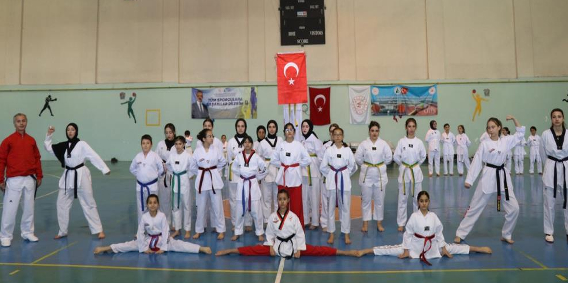 Taekwondo kuşak sınavı heyecanı