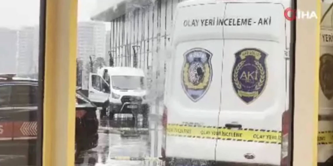 Zeytinburnu’nda siteye bırakılan kargo paketi patladı, 3 kişi yaralandı