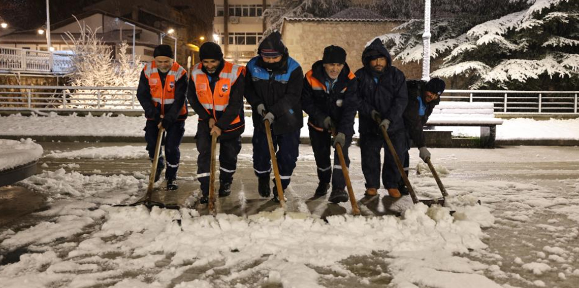 Kar yağışına karşı Tokat Belediyesi'nden etkin mücadele