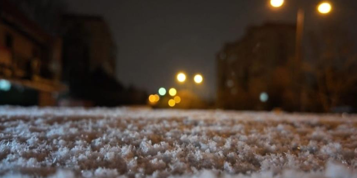 İstanbul'da gün boyu beklenen kar yağışı gece saatlerinde etkisini gösterdi