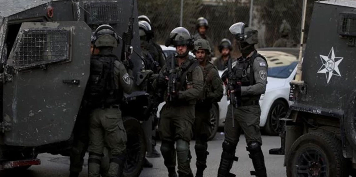 İsrail ordusu, işgal altındaki Batı Şeria'da 24 Filistinliyi gözaltına aldı