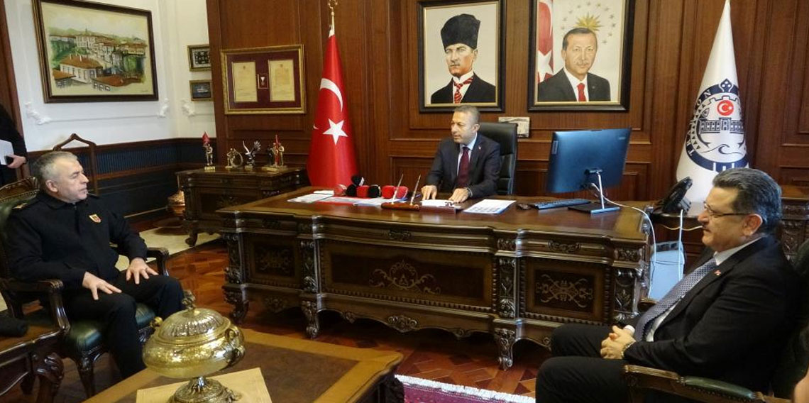 Trabzon'un yeni valisi Tahir Şahin göreve başladı!