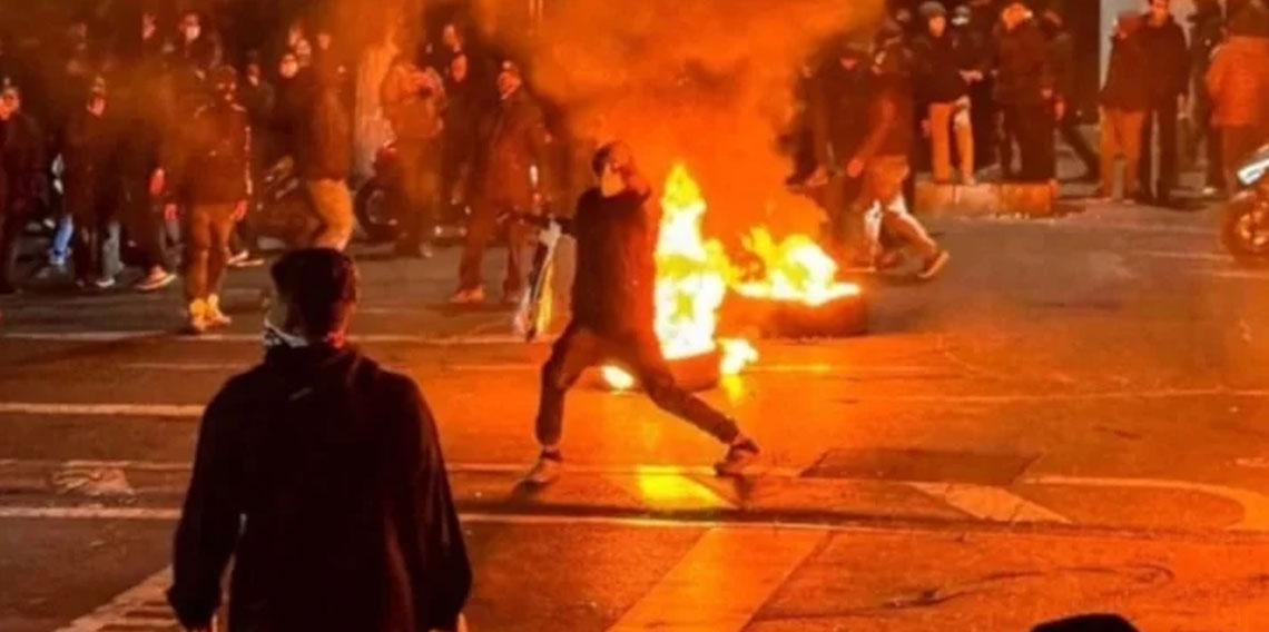 İran'daki protestolarda can kaybı 2 bin 677'ye yükseldi