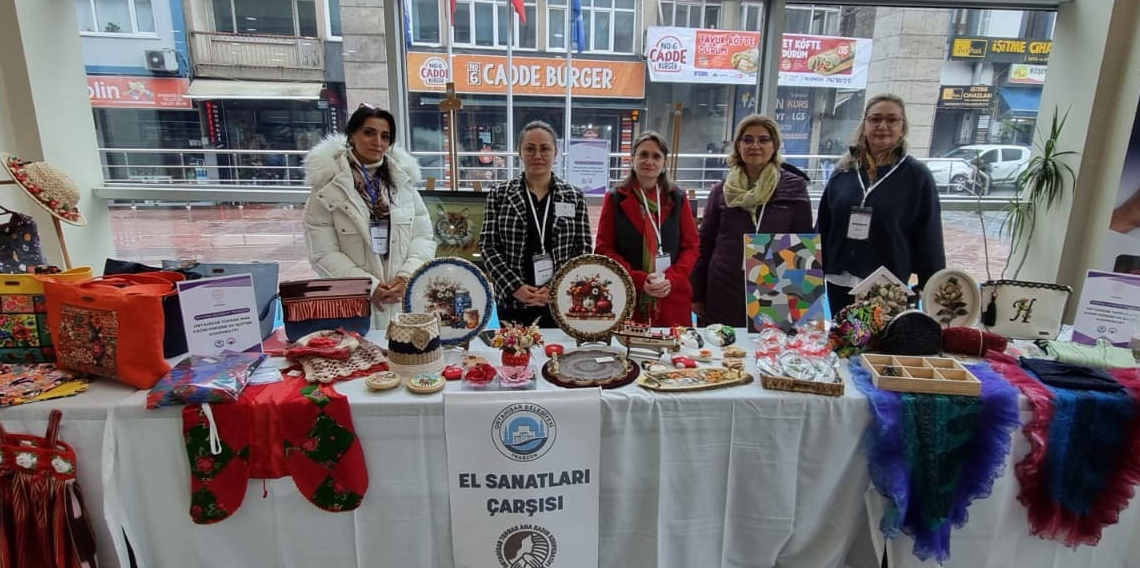 Trabzon'lu Kadınlardan El Sanatları Sergisi