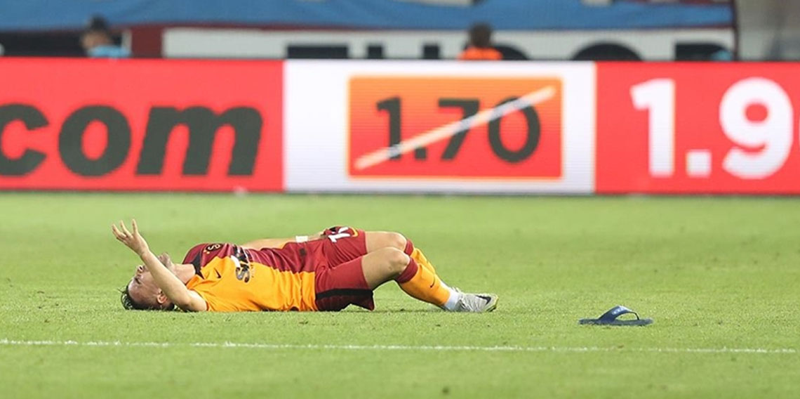 Galatasaraylı futbolcular, sahaya sanki zorla çıkarılmış gibiydi!