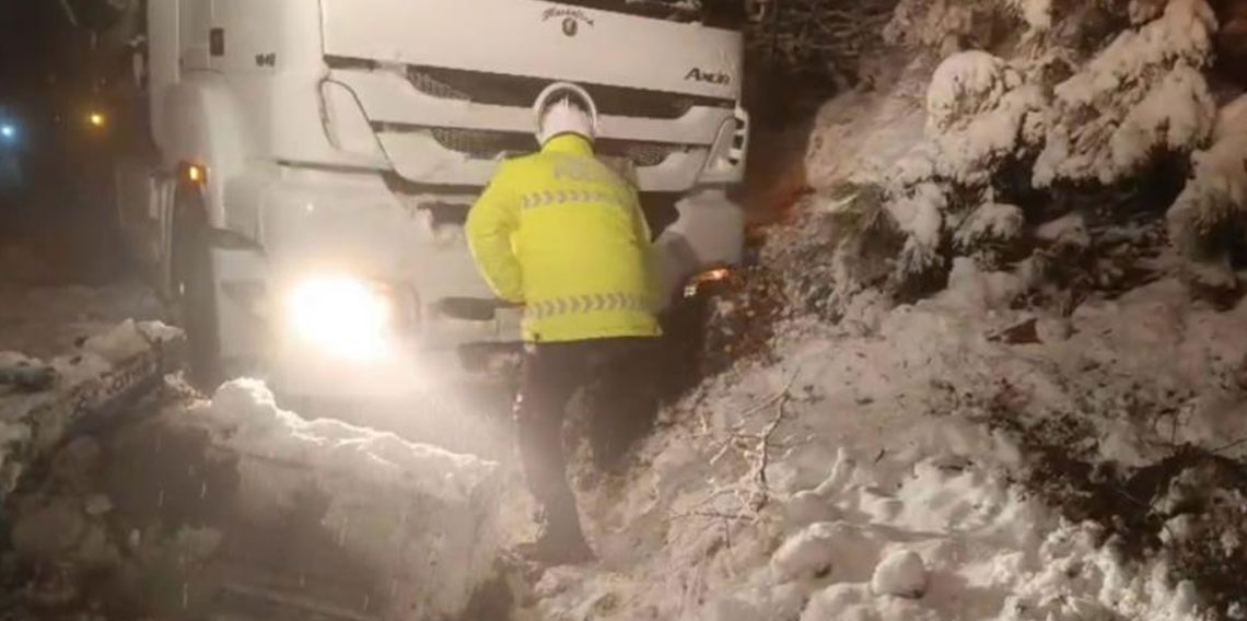 D850 kara yolu ulaşıma kapandı