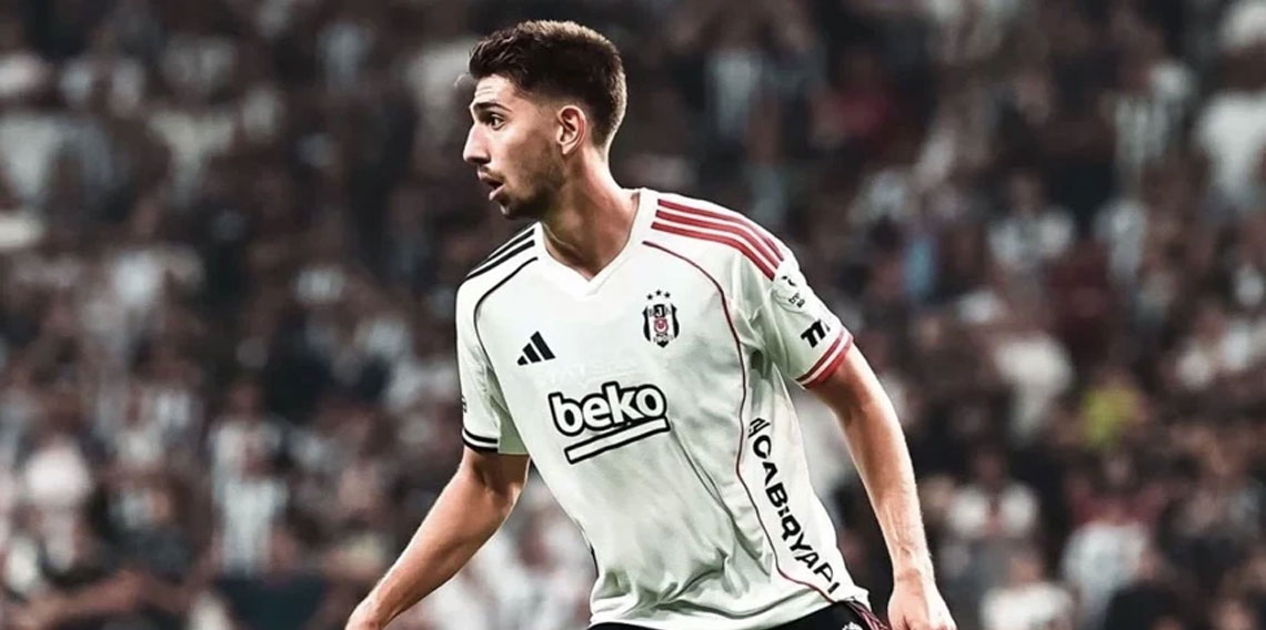 Demir Ege Tıknaz Beşiktaş'tan ayrıldı