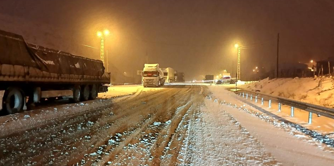 Kop Geçidi’nde ulaşım yeniden sağlandı