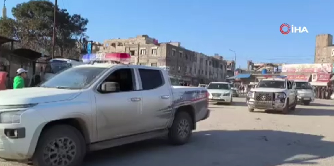 Terörden temizlenen Rakka'da özel eğitimli köpeklerle bomba arama çalışmaları