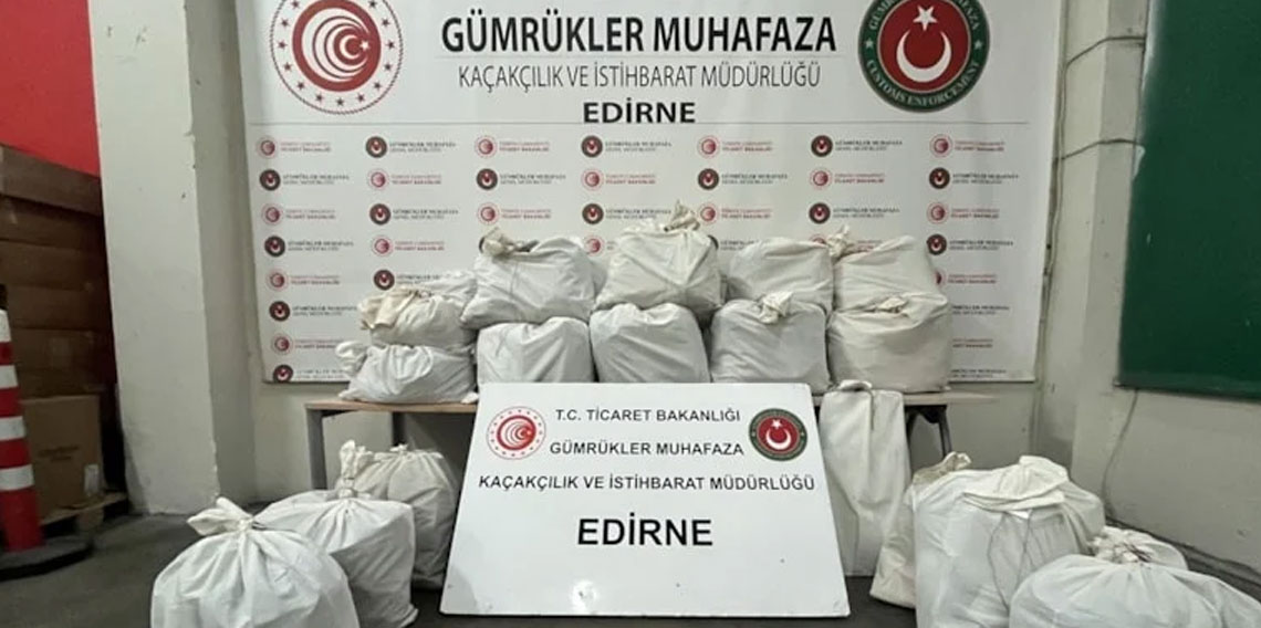 Edirne'de sınır kapısında narkotik operasyonu: 20,8 kilo esrar ele geçirildi