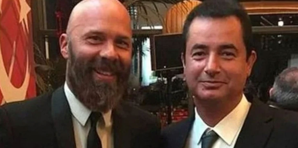 Esat Yontunç havalimanında gözaltına alındı