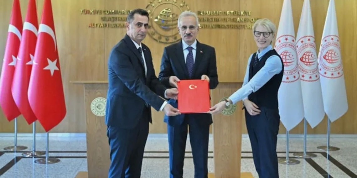 Abdulkadir Uraloğlu duyurdu: Hidrojen yakıtlı tren için imzalar atıldı