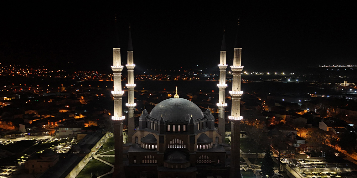 Selimiye Camii’nin ışıkları yıllar sonra yeniden yandı
