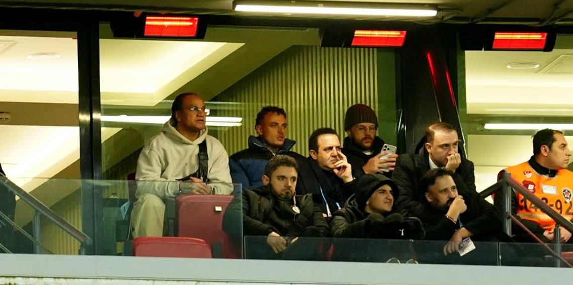 Galatasaray’ın yeni transferi Noa Lang tribünde