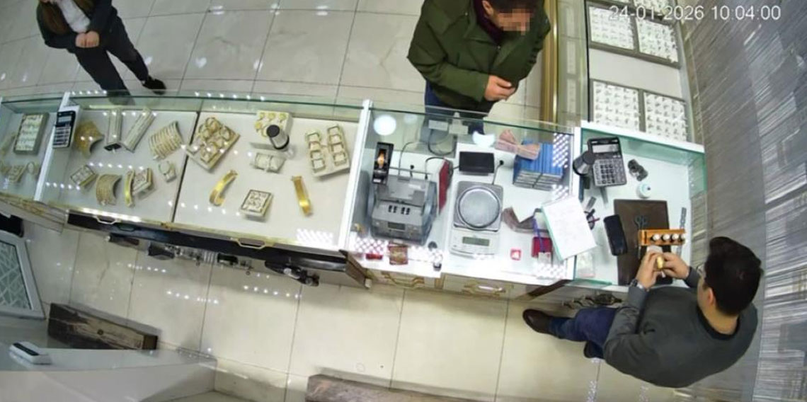 Sahte bilezik satmaya çalışırken yakalandı