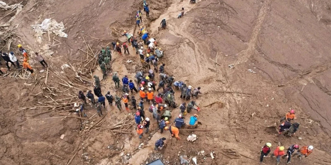 Endonezya'da heyelan: Ölü sayısının artmasından endişe ediliyor