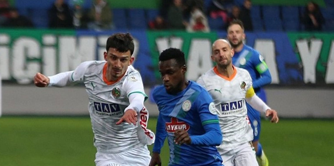Çaykur Rizespor ile Corendon Alanyaspor berabere kaldı!