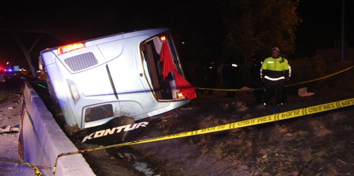 Adana’da yolcu otobüsü devrildi: 8 yaralı