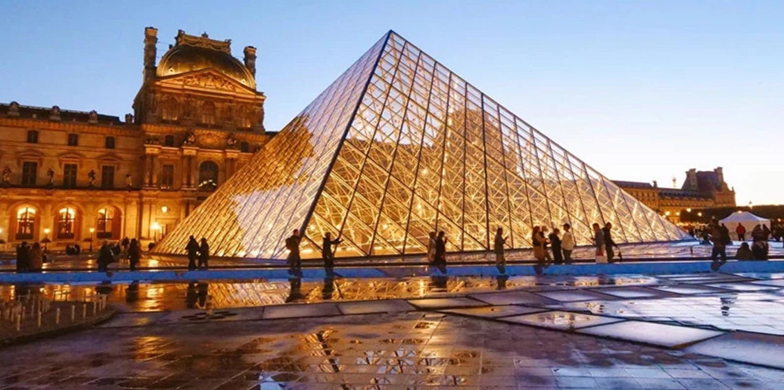 Paris'teki Louvre Müzesi, grev nedeniyle ziyarete kapandı