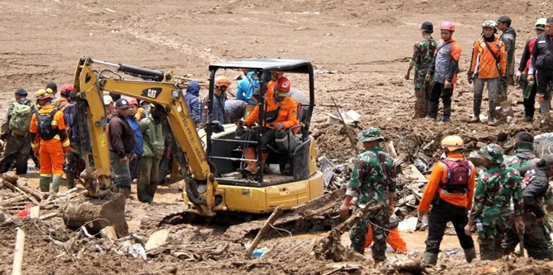 Endonezya'da toprak kaymasında ölenlerin sayısı 34'e çıktı