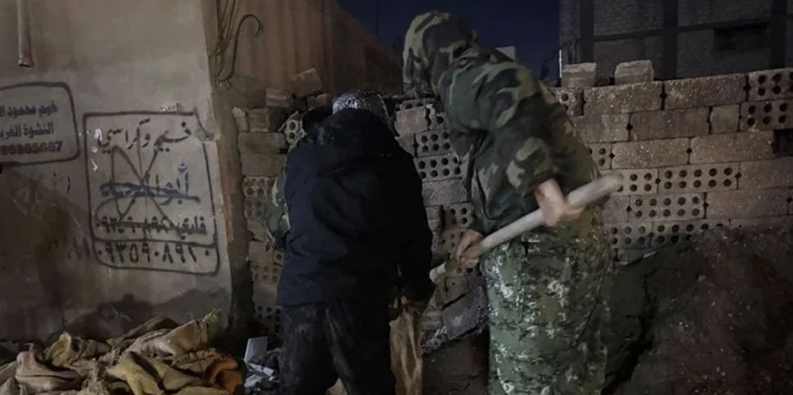 Haseke'de YPG'li teröristler hendek kazıyor!