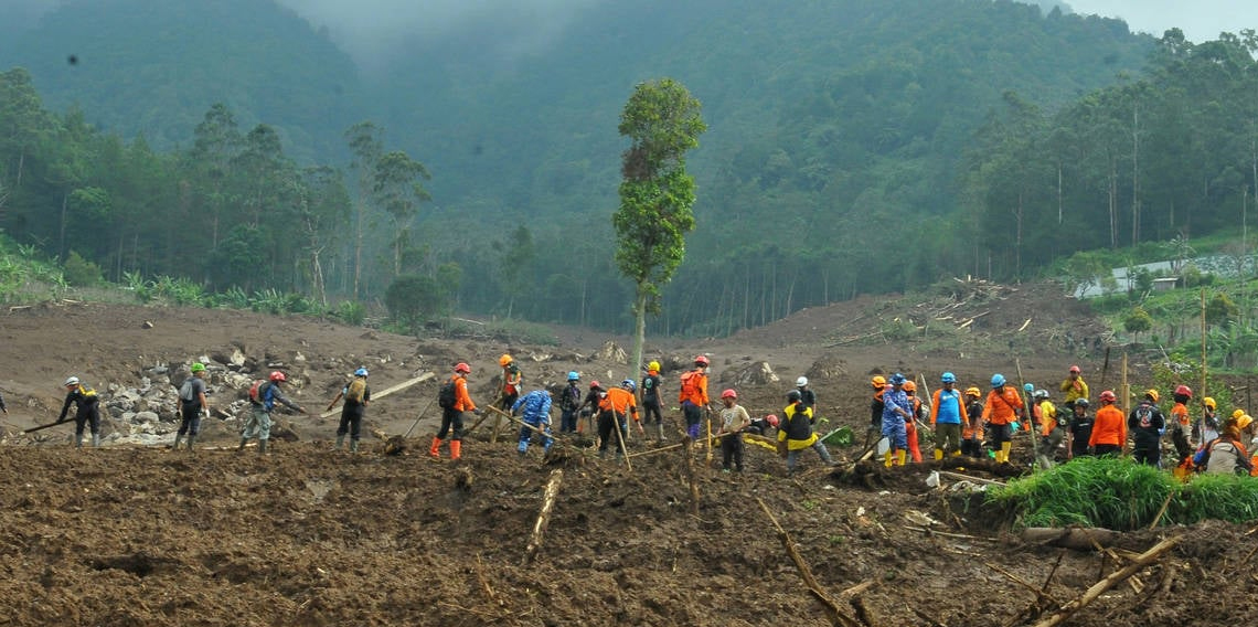 Endonezya’daki toprak kaymasında can kaybı 34’e yükseldi