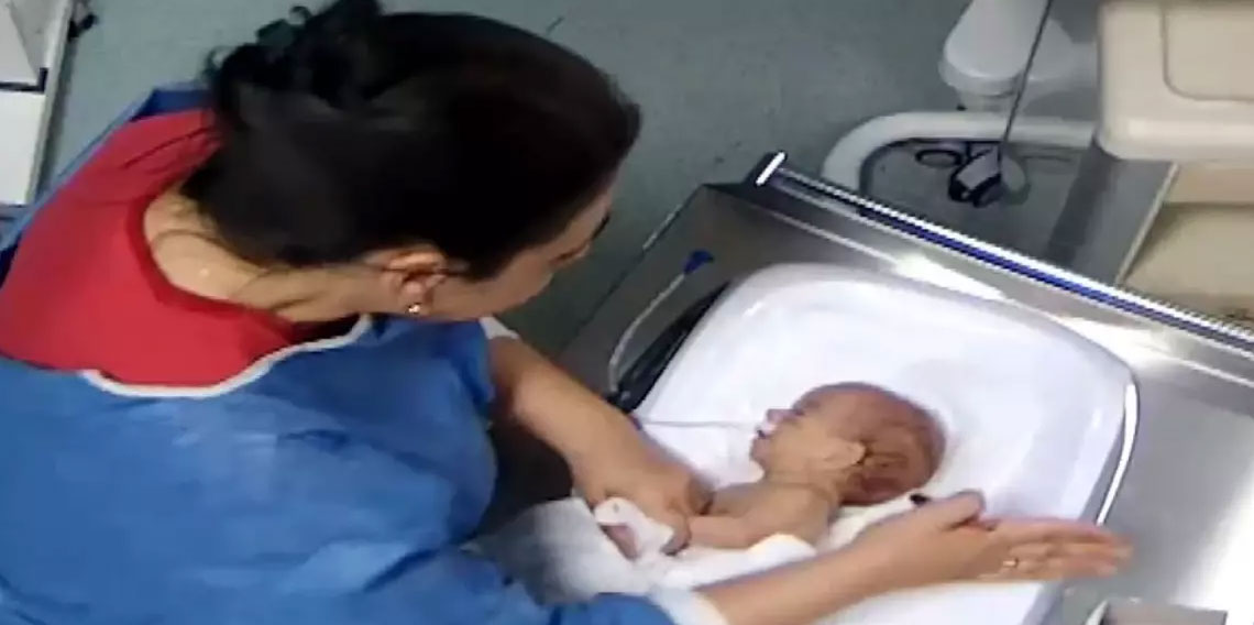 Hakim, bebeğe şiddet uygulayan hemşirenin talebini düşünmeden reddetti